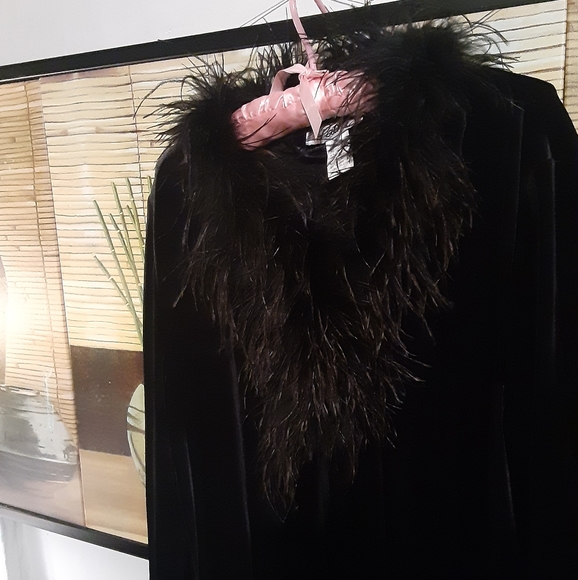 PATRA Velvet Duster/Coat with Ostrich Feather Trim - Picture 4 of 5